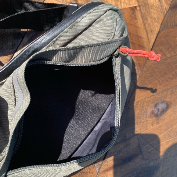 Herschel Supply Co: Nineteen Hip Pack | - Picture 4 of 5